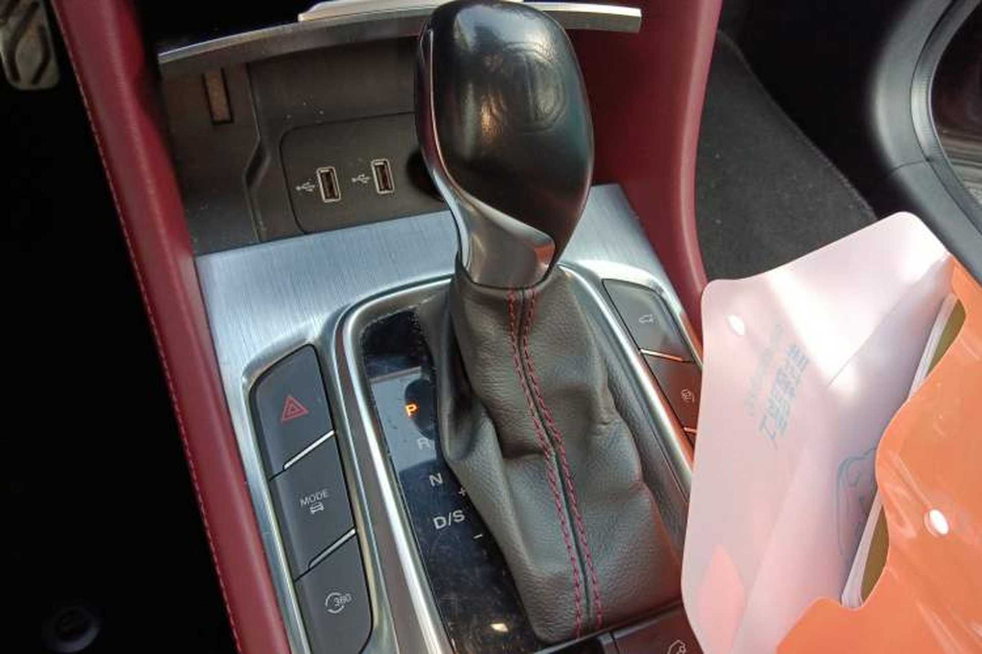 Used MG HS 2018 30T Automatic Two-Wheel Drive Trophy Edition—High-Octane V-Model Gear Lever