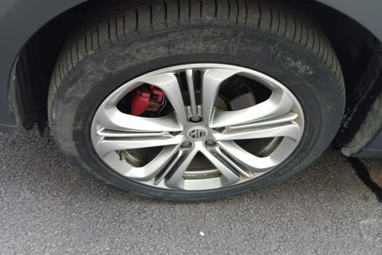 Used MG HS 2018 30T Automatic Two-Wheel Drive Trophy Edition—High-Octane V-Model Left Front Wheel Hub