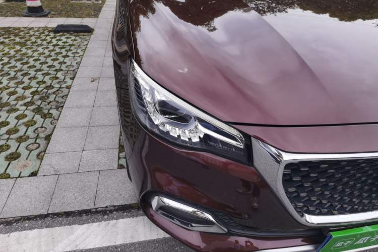 Used MG HS 2018 30T Automatic Two-Wheel Drive Trophy Edition—High-Octane V-Model Right Front Headlight