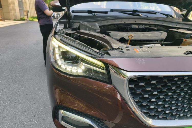 Used MG HS 2018 30T Automatic Two-Wheel Drive Trophy Edition—High-Octane V-Model Right Front Headlight