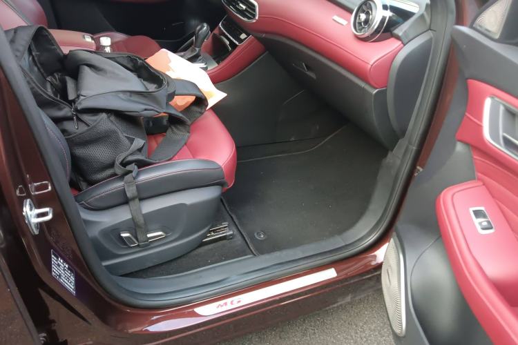 Used MG HS 2018 30T Automatic Two-Wheel Drive Trophy Edition—High-Octane V-Model Right Front Seat