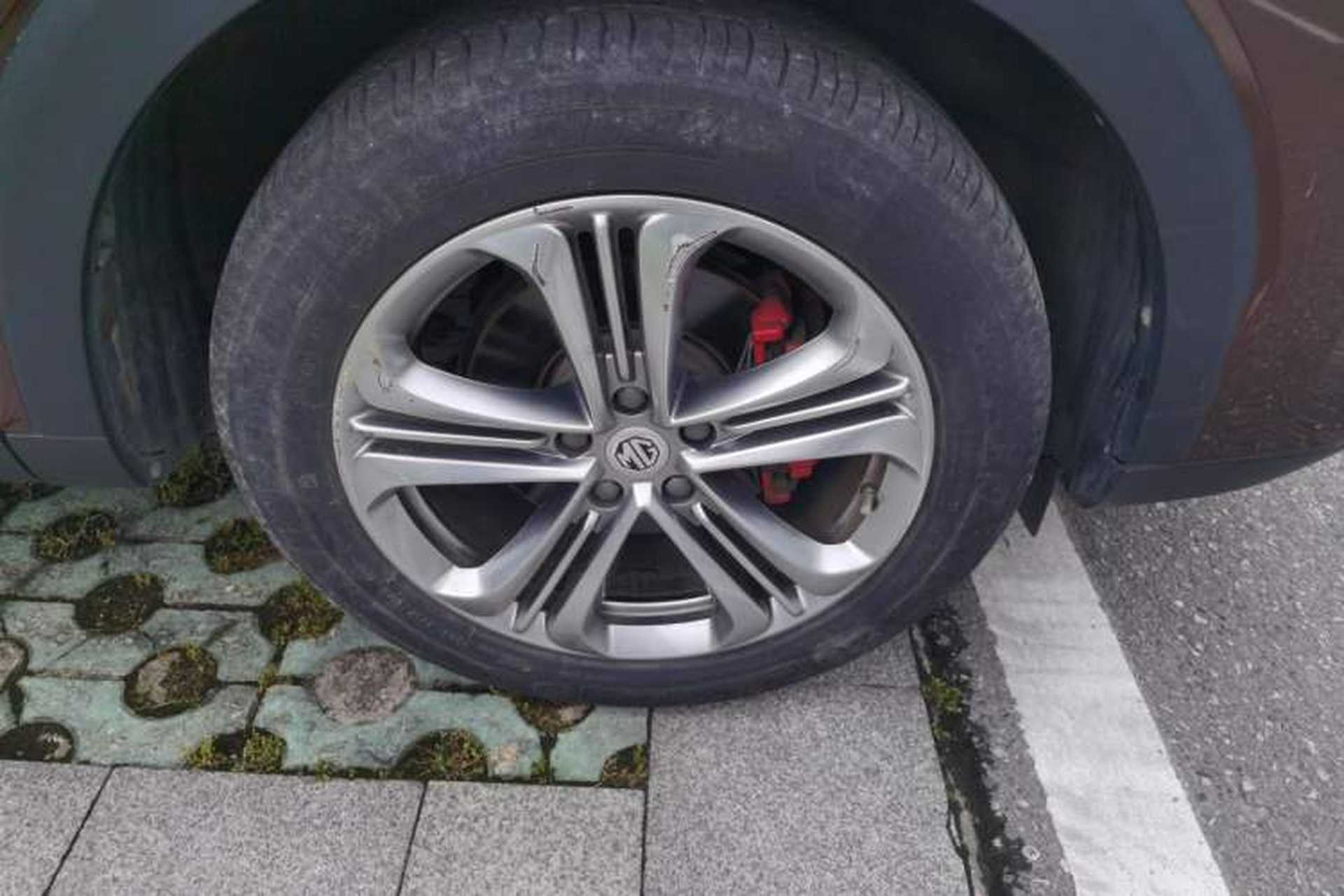 Used MG HS 2018 30T Automatic Two-Wheel Drive Trophy Edition—High-Octane V-Model Right Front Wheel Hub