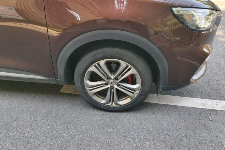 Used MG HS 2018 30T Automatic Two-Wheel Drive Trophy Edition—High-Octane V-Model Right Front Wheel Hub