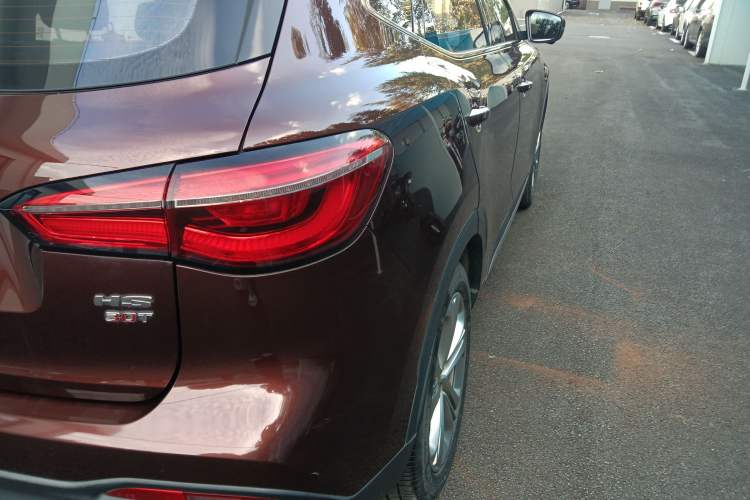 Used MG HS 2018 30T Automatic Two-Wheel Drive Trophy Edition—High-Octane V-Model Right Rear Taillight