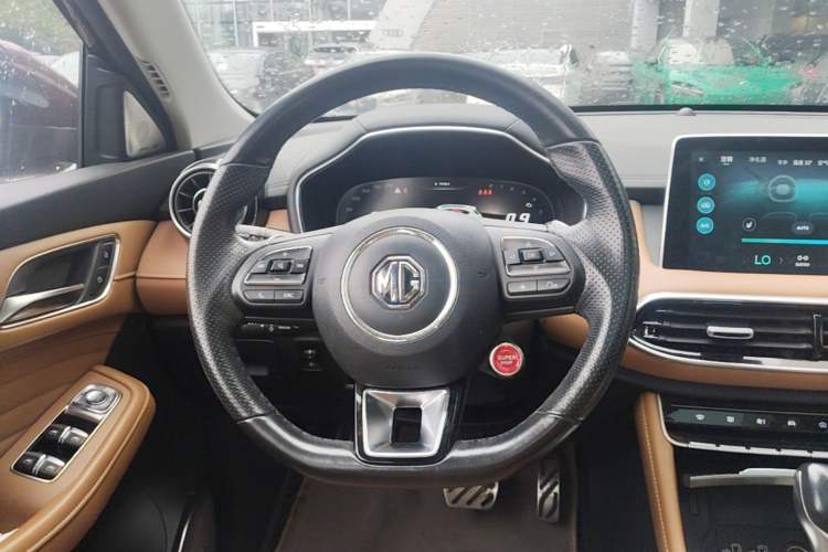Used MG HS 2018 30T Automatic Two-Wheel Drive Trophy Edition—High-Octane V-Model Steering Wheel
