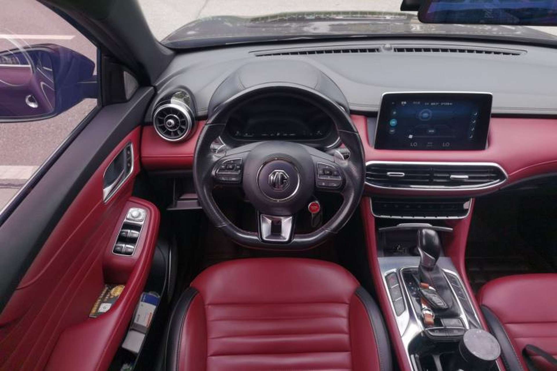 Used MG HS 2018 30T Automatic Two-Wheel Drive Trophy Edition—High-Octane V-Model Steering Wheel