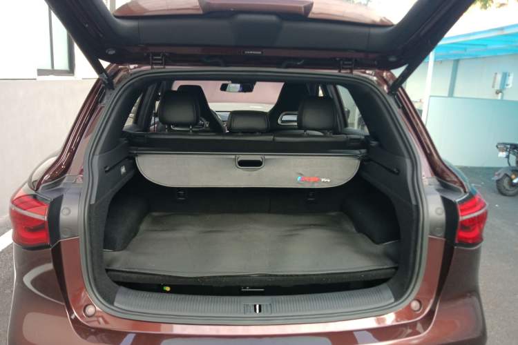 Used MG HS 2018 30T Automatic Two-Wheel Drive Trophy Edition—High-Octane V-Model Trunk
