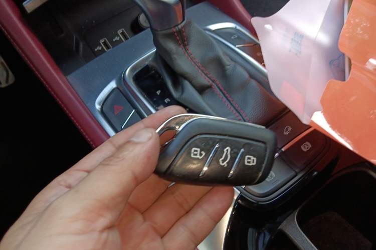 Used MG HS 2018 30T Automatic Two-Wheel Drive Trophy Edition—High-Octane V-Model Vehicle Key
