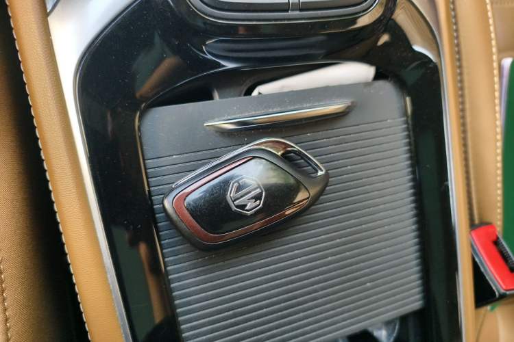 Used MG HS 2018 30T Automatic Two-Wheel Drive Trophy Edition—High-Octane V-Model Vehicle Key