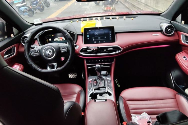 Used MG HS 2018 30T Automatic Two-Wheel Drive Trophy Edition—High-Octane V-Model Center Console