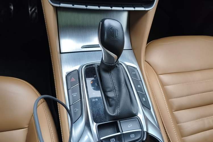 Used MG HS 2018 30T Automatic All-Wheel Drive Trophy Hormone-Infused Version China V Standard Gear Lever