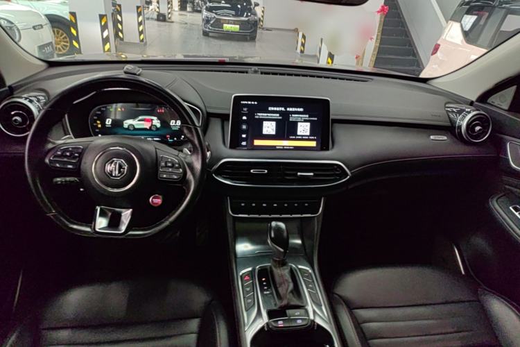 Used MG HS 2018 30T Automatic Two-Wheel Drive Trophy Edition—High-Octane V-Model Center Console