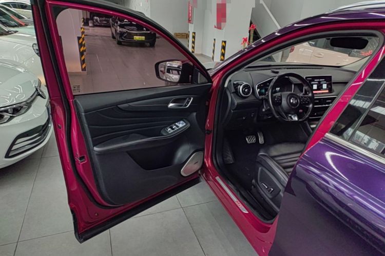 Used MG HS 2018 30T Automatic Two-Wheel Drive Trophy Edition—High-Octane V-Model Driver Seat