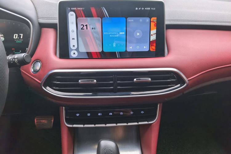 Used MG HS 2018 30T Automatic Two-Wheel Drive Trophy Edition—High-Octane V-Model Audio And AC Panel