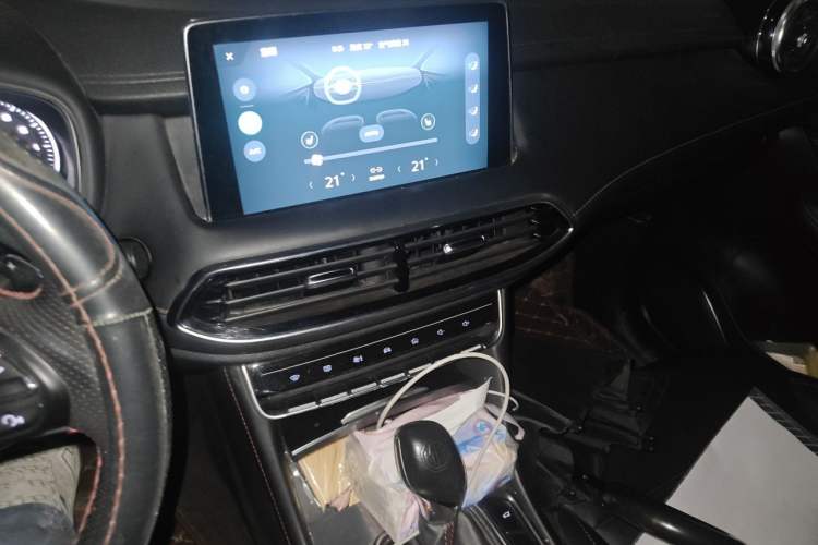 Used MG HS 2018 20T Automatic Two-Wheel Drive Hormone Passion Edition China V Standard Audio And AC Panel