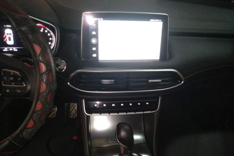 Used MG HS 2018 20T Automatic Two-Wheel Drive Hormone Passion Edition China V Standard Audio And AC Panel