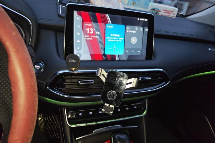 Used MG HS 2018 30T Automatic Two-Wheel Drive Trophy Edition—High-Octane V-Model Audio And AC Panel