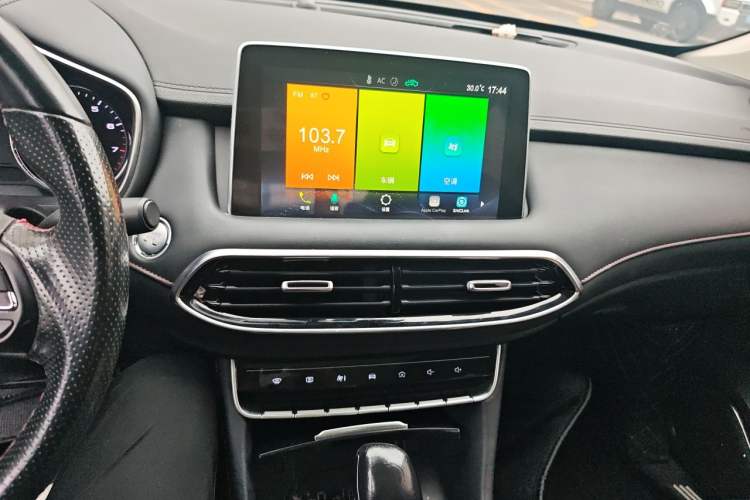 Used MG HS 2018 20T Automatic Two-Wheel Drive Hormone Dynamic Edition China V Standard Audio And AC Panel