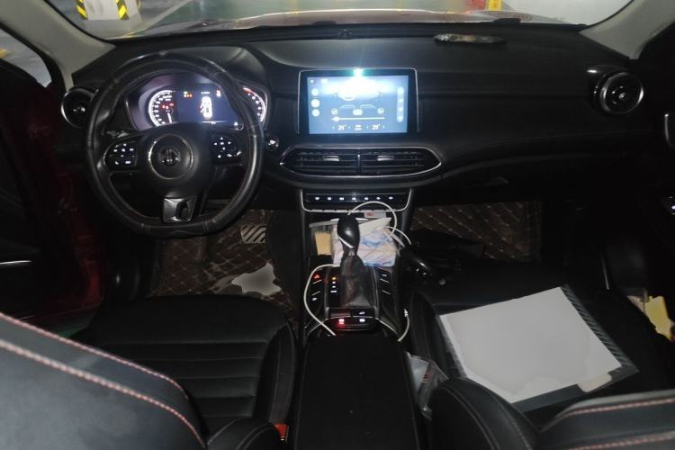 Used MG HS 2018 20T Automatic Two-Wheel Drive Hormone Passion Edition China V Standard Center Console