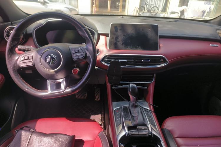 Used MG HS 2018 30T Automatic Two-Wheel Drive Trophy Edition—High-Octane V-Model Center Console
