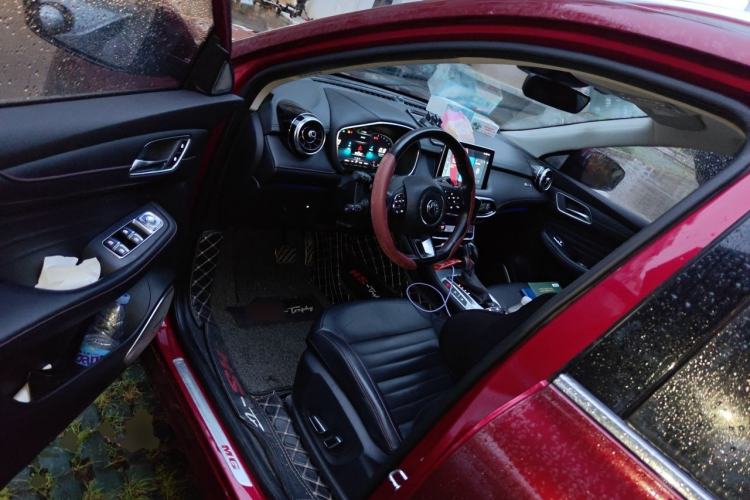 Used MG HS 2018 30T Automatic Two-Wheel Drive Trophy Edition—High-Octane V-Model Driver Seat