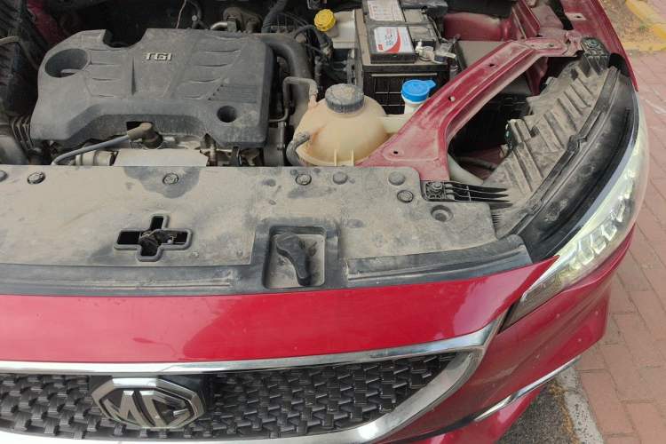 Used MG HS 2018 20T Automatic Two-Wheel Drive Hormone Passion Edition China V Standard Engine Bay Left