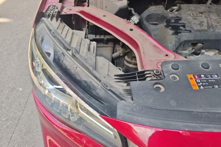 Used MG HS 2018 20T Automatic Two-Wheel Drive Hormone Dynamic Edition China V Standard Engine Bay Right