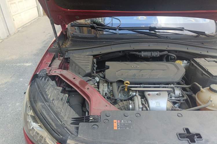 Used MG HS 2018 30T Automatic Two-Wheel Drive Trophy Edition—High-Octane V-Model Engine Bay Right