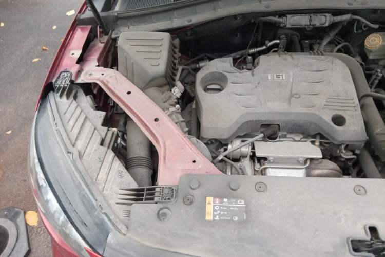 Used MG HS 2018 20T Automatic Two-Wheel Drive Hormone Passion Edition China V Standard Engine Bay Right