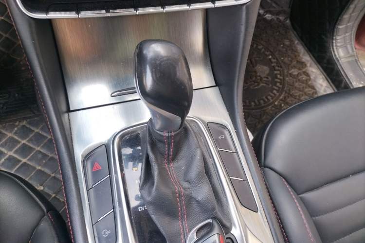 Used MG HS 2018 20T Automatic Two-Wheel Drive Hormone Passion Edition China V Standard Gear Lever