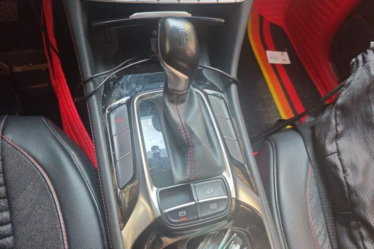 Used MG HS 2018 20T Automatic Two-Wheel Drive Hormone Dynamic Edition China V Standard Gear Lever