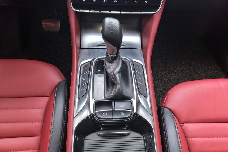 Used MG HS 2018 30T Automatic Two-Wheel Drive Trophy Edition—High-Octane V-Model Gear Lever