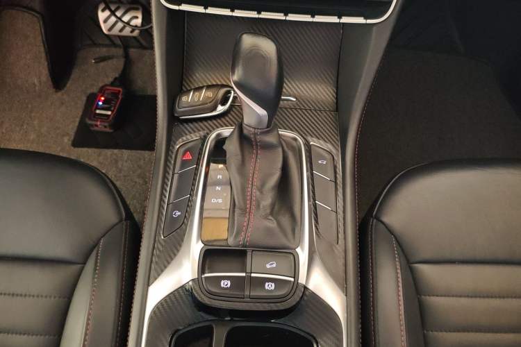 Used MG HS 2018 20T Automatic Two-Wheel Drive Hormone Passion Edition China V Standard Gear Lever