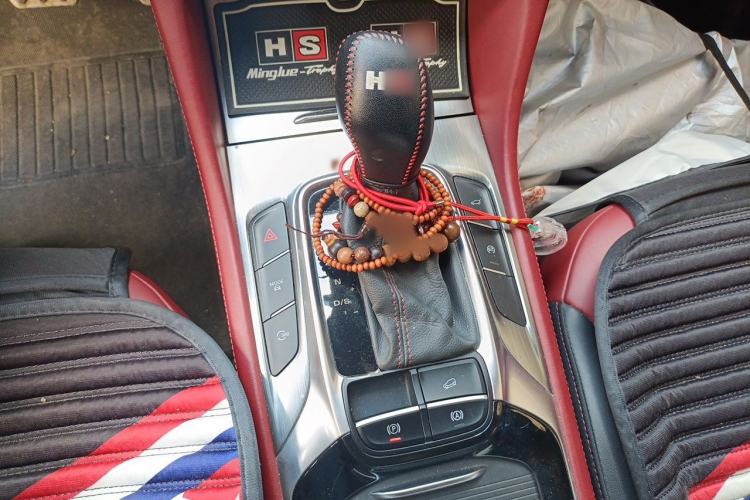 Used MG HS 2018 30T Automatic Two-Wheel Drive Trophy Edition—High-Octane V-Model Gear Lever
