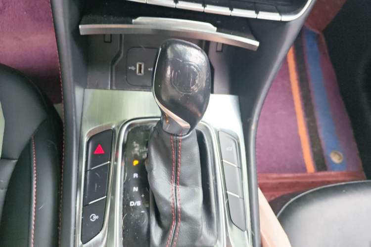 Used MG HS 2018 20T Automatic Two-Wheel Drive Hormone Passion Edition China V Standard Gear Lever