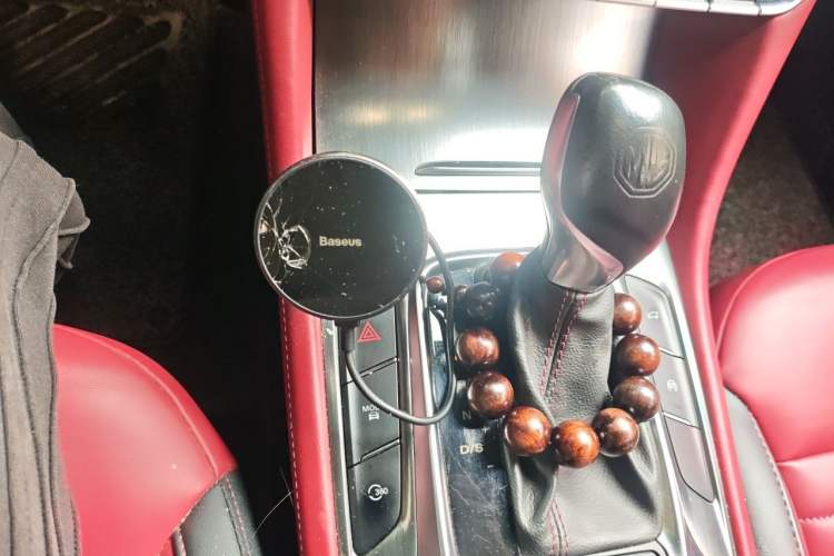 Used MG HS 2018 30T Automatic Two-Wheel Drive Trophy Edition—High-Octane V-Model Gear Lever