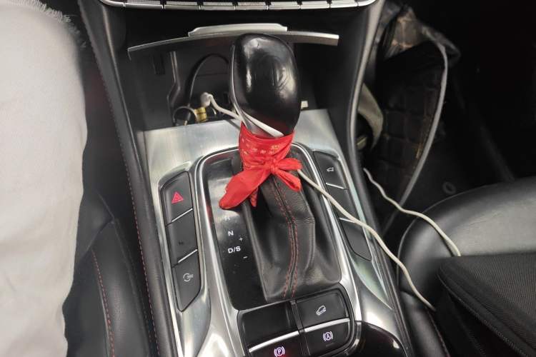 Used MG HS 2018 20T Automatic Two-Wheel Drive Hormone Passion Edition China V Standard Gear Lever