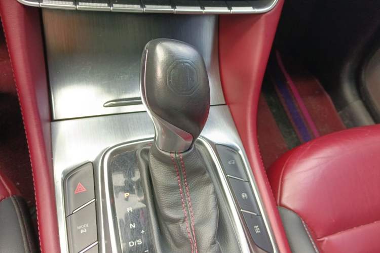 Used MG HS 2018 30T Automatic All-Wheel Drive Trophy Hormone-Infused Version China V Standard Gear Lever