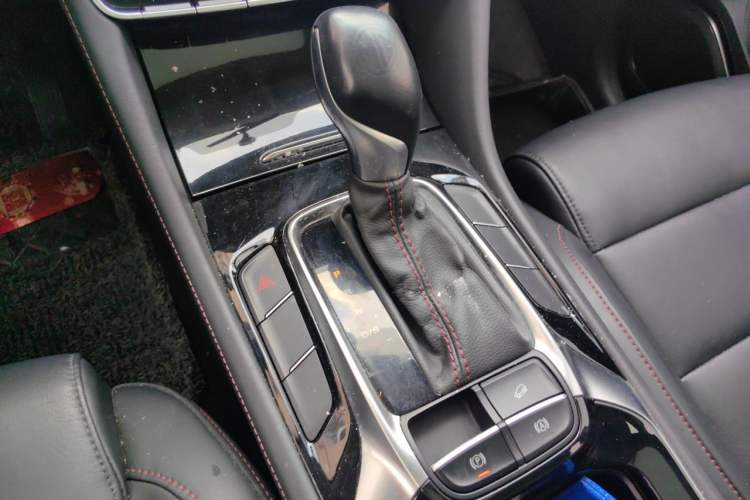 Used MG HS 2018 20T Automatic Two-Wheel Drive Hormone Dynamic Edition China V Standard Gear Lever
