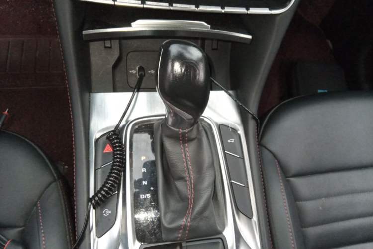 Used MG HS 2018 20T Automatic Two-Wheel Drive Hormone Passion Edition China V Standard Gear Lever