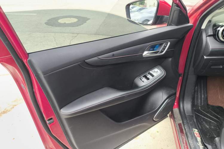 Used MG HS 2018 20T Automatic Two-Wheel Drive Hormone Dynamic Edition China V Standard Interior 7