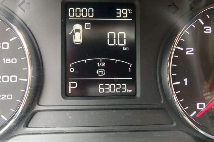 Used MG HS 2018 20T Automatic Two-Wheel Drive Hormone Dynamic Edition China V Standard Odometer Close Up