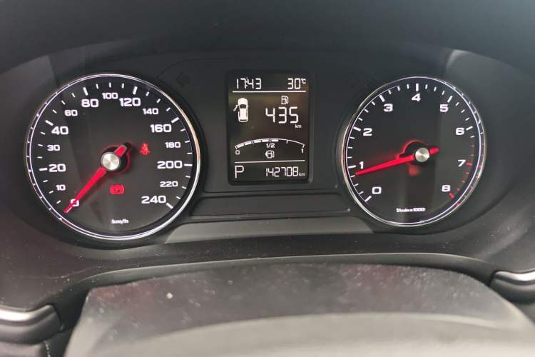 Used MG HS 2018 20T Automatic Two-Wheel Drive Hormone Dynamic Edition China V Standard Odometer Close Up