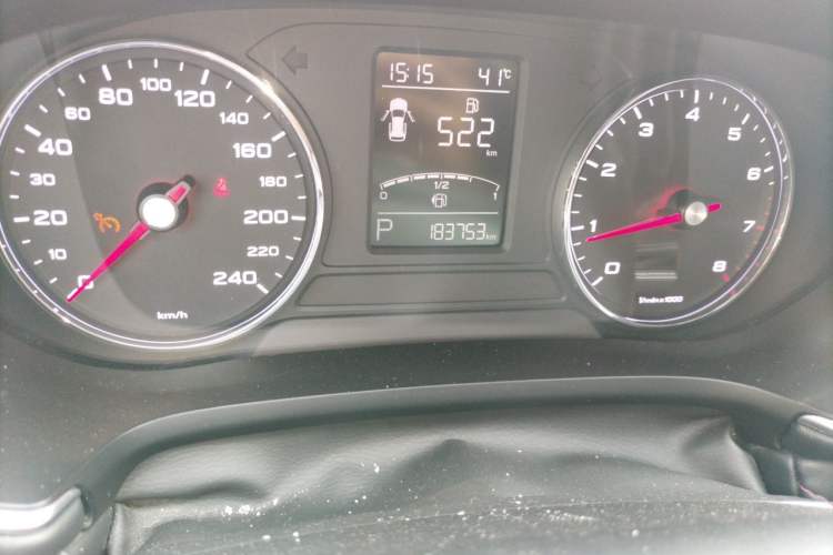 Used MG HS 2018 20T Automatic Two-Wheel Drive Hormone Dynamic Edition China V Standard Odometer Close Up