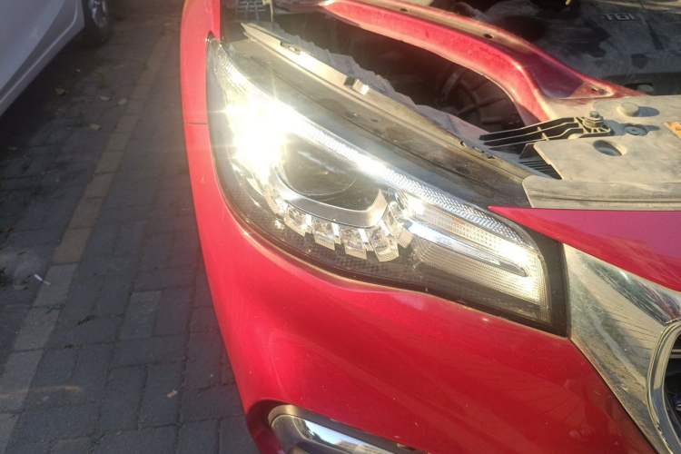 Used MG HS 2018 20T Manual Two-Wheel Drive Hormone-Driven Edition China V Standard Right Front Headlight