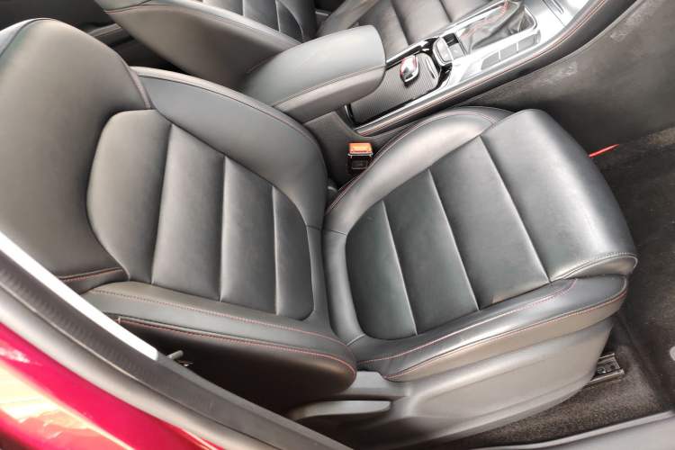 Used MG HS 2018 20T Automatic Two-Wheel Drive Hormone Dynamic Edition China V Standard Right Front Seat