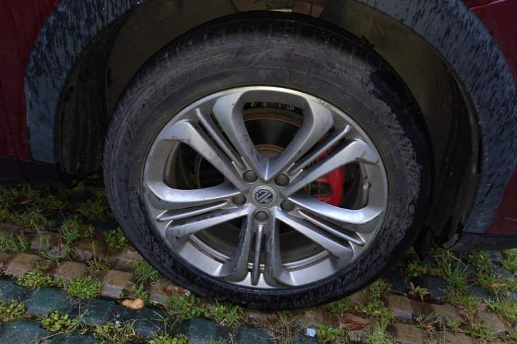 Used MG HS 2018 30T Automatic Two-Wheel Drive Trophy Edition—High-Octane V-Model Right Front Wheel Hub