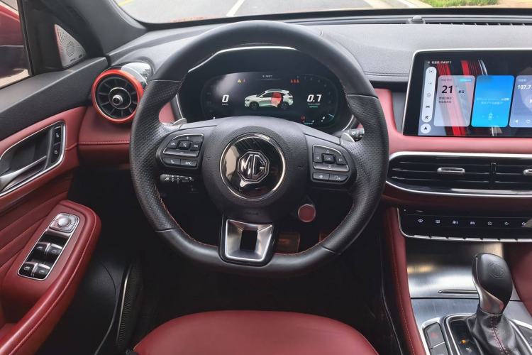 Used MG HS 2018 30T Automatic Two-Wheel Drive Trophy Edition—High-Octane V-Model Steering Wheel