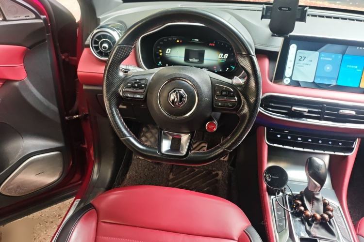 Used MG HS 2018 30T Automatic Two-Wheel Drive Trophy Edition—High-Octane V-Model Steering Wheel
