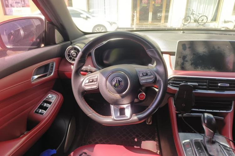 Used MG HS 2018 30T Automatic Two-Wheel Drive Trophy Edition—High-Octane V-Model Steering Wheel